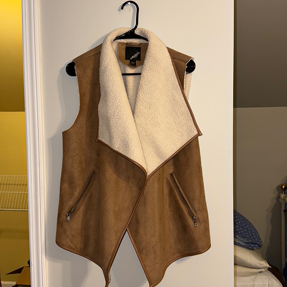 Large suede vest with zipper pockets
